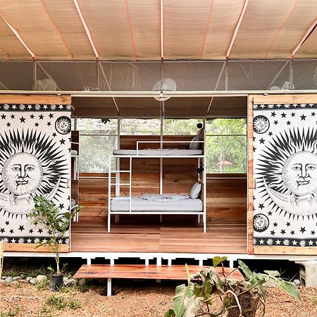 ウビタ Nomadic Surf Campホステル エクステリア 写真