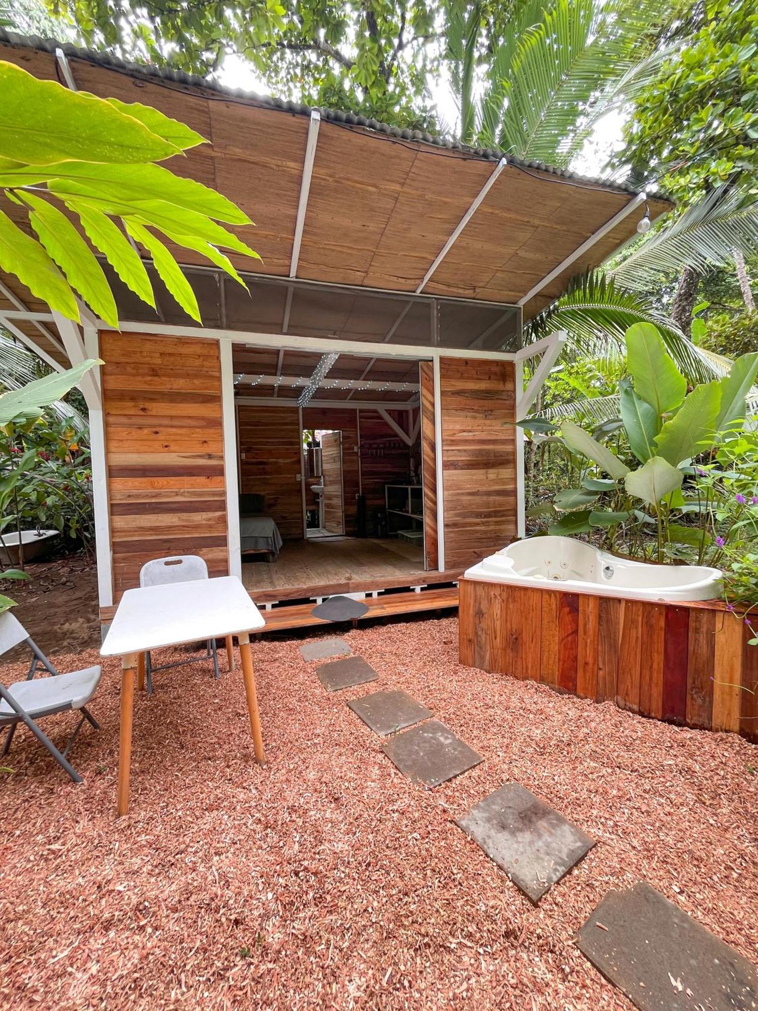 ウビタ Nomadic Surf Campホステル エクステリア 写真