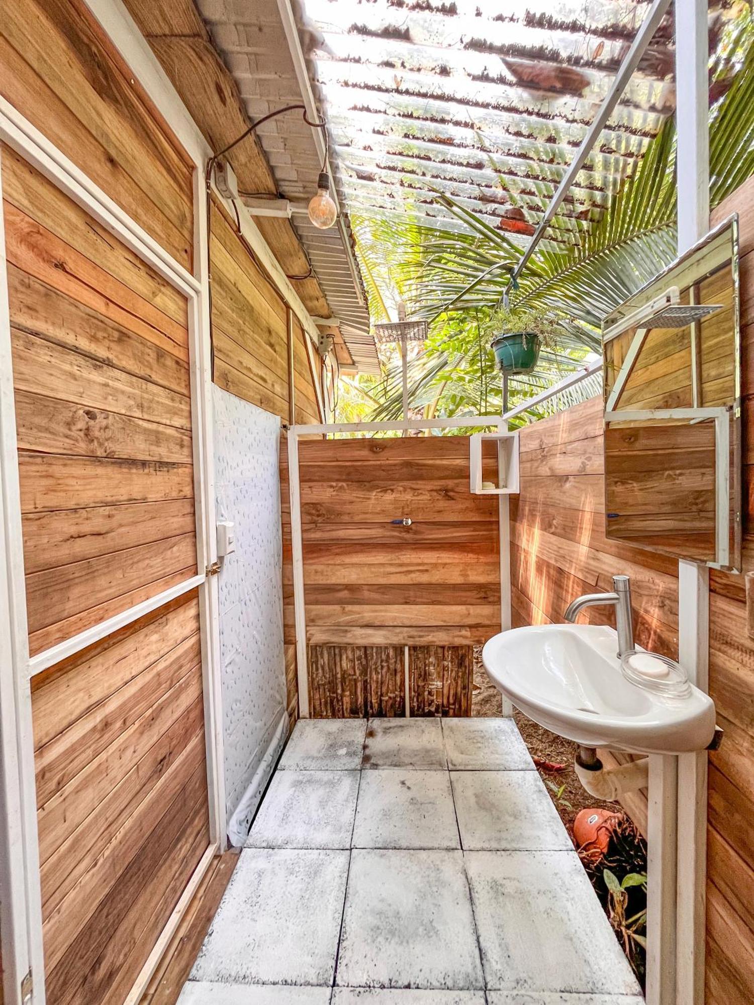 ウビタ Nomadic Surf Campホステル エクステリア 写真
