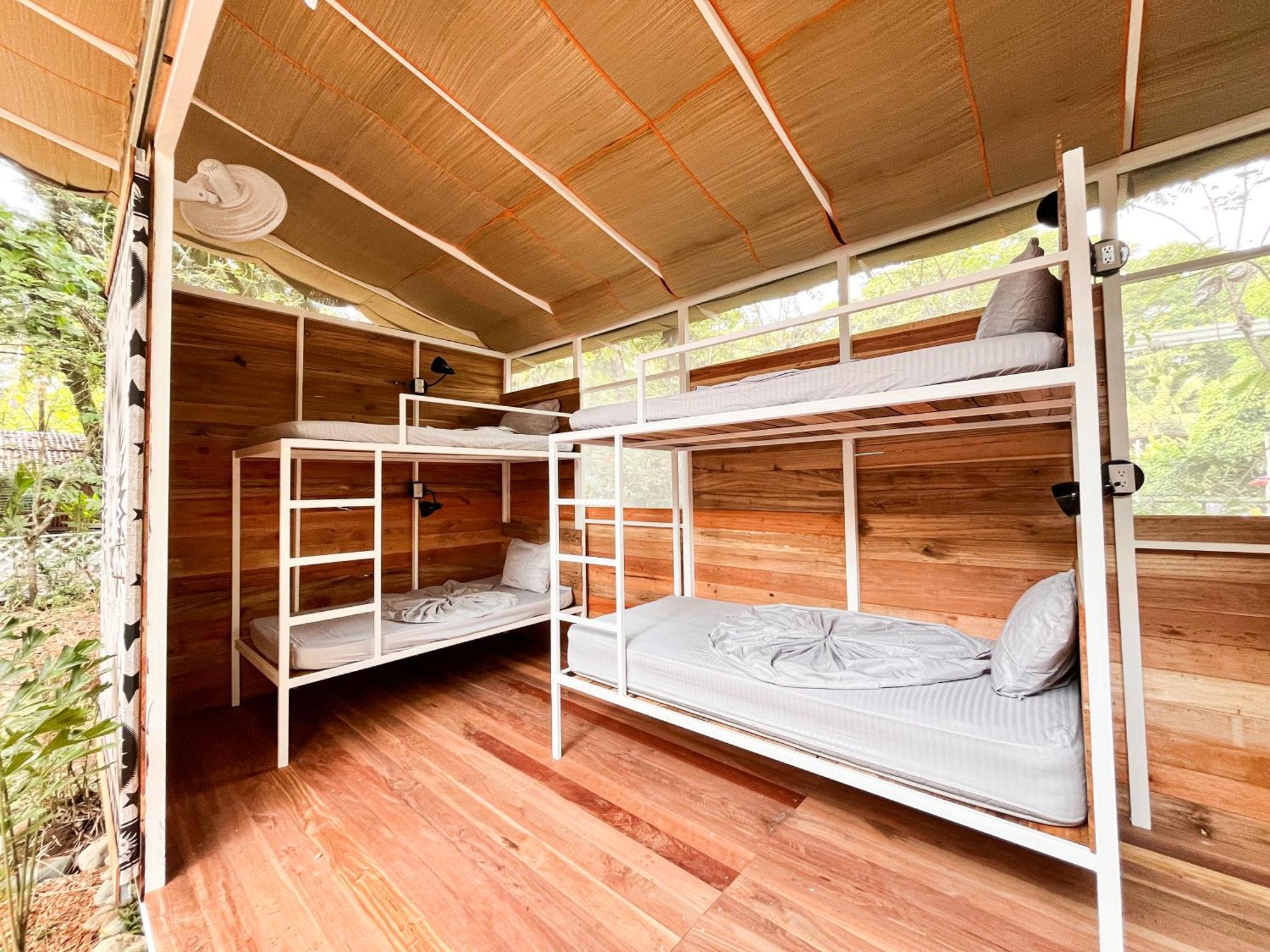 ウビタ Nomadic Surf Campホステル エクステリア 写真